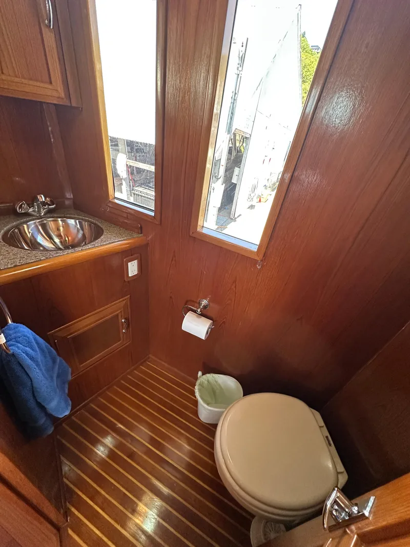 Slide: The Image of Ocean Alexander 60 Pilothouse 1985 - 50