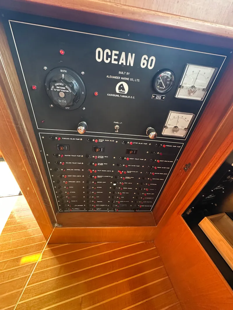 Slide: The Image of Ocean Alexander 60 Pilothouse 1985 - 67