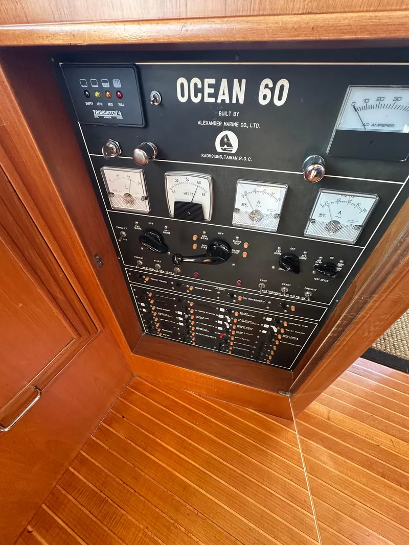 Slide: The Image of Ocean Alexander 60 Pilothouse 1985 - 68