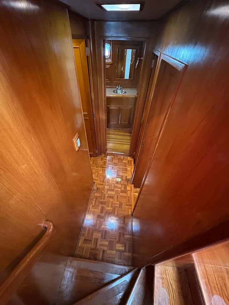 Slide: The Image of Ocean Alexander 60 Pilothouse 1985 - 71