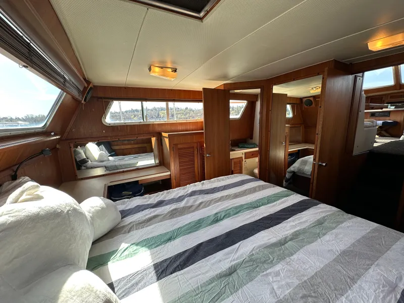 Slide: The Image of Tollycraft 43 Tri-Cabin Motor Yacht 1982 - 52