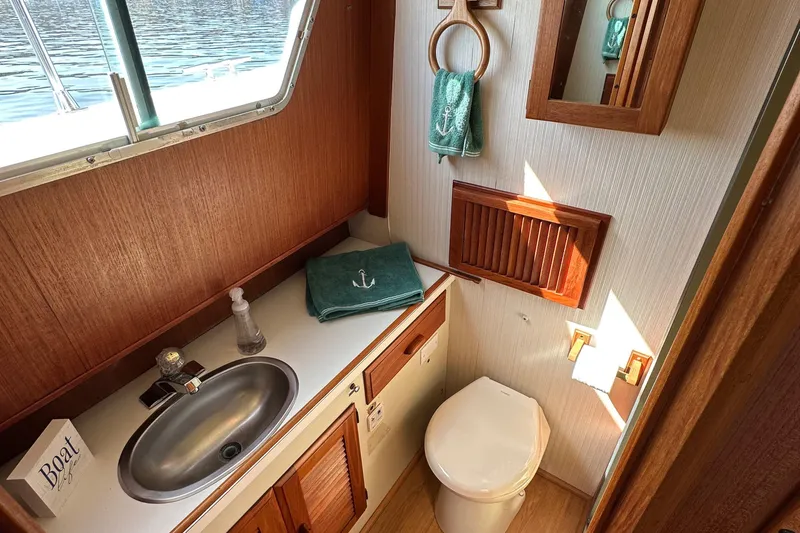 Slide: The Image of Tollycraft 43 Tri-Cabin Motor Yacht 1982 - 53