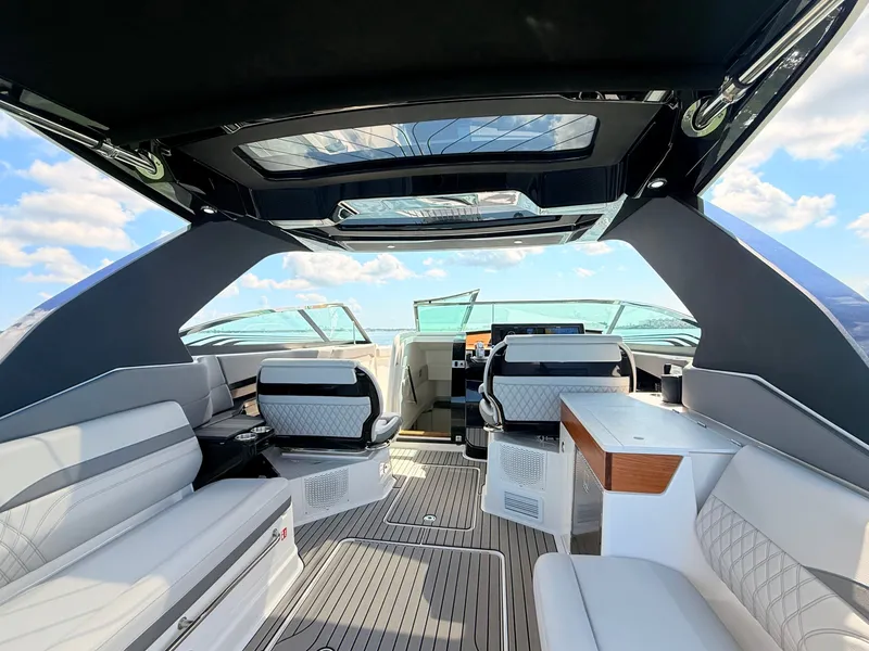 Slide: The Image of Sea Ray SLX 360 Outboard 2027 - 48