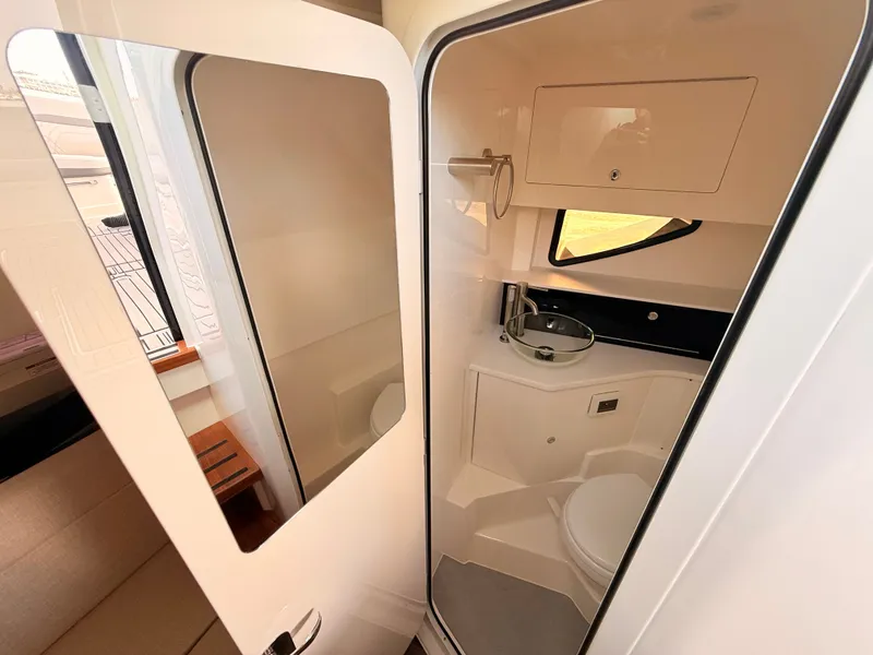 Slide: The Image of Sea Ray SLX 360 Outboard 2027 - 68