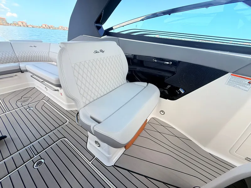 Slide: The Image of Sea Ray SLX 360 Outboard 2027 - 58
