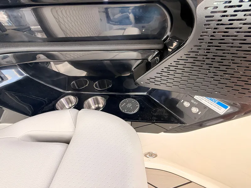 Slide: The Image of Sea Ray SLX 360 Outboard 2027 - 60