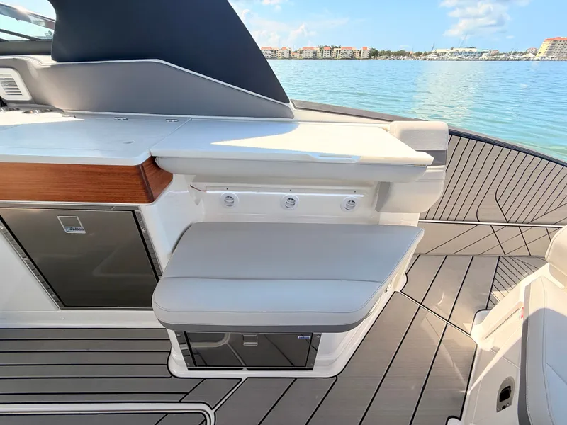 Slide: The Image of Sea Ray SLX 360 Outboard 2027 - 35