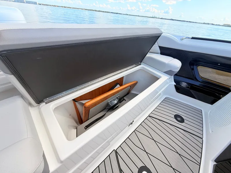 Slide: The Image of Sea Ray SLX 360 Outboard 2027 - 82