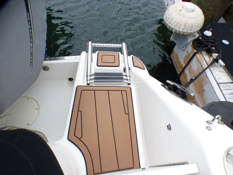 Slide: The Image of 2004 Robalo R265 Walkaround boat stern with swim platform and ladder. - 20