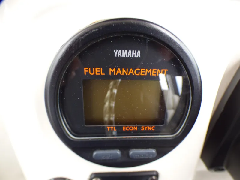 Slide: The Image of Yamaha fuel management display on 2004 Robalo R265 Walkaround boat dashboard. - 33