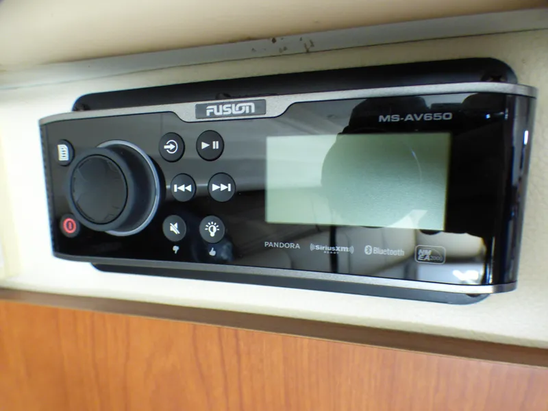 Slide: The Image of Fusion MS-AV650 stereo system in a 2004 Robalo R265 Walkaround boat. - 37