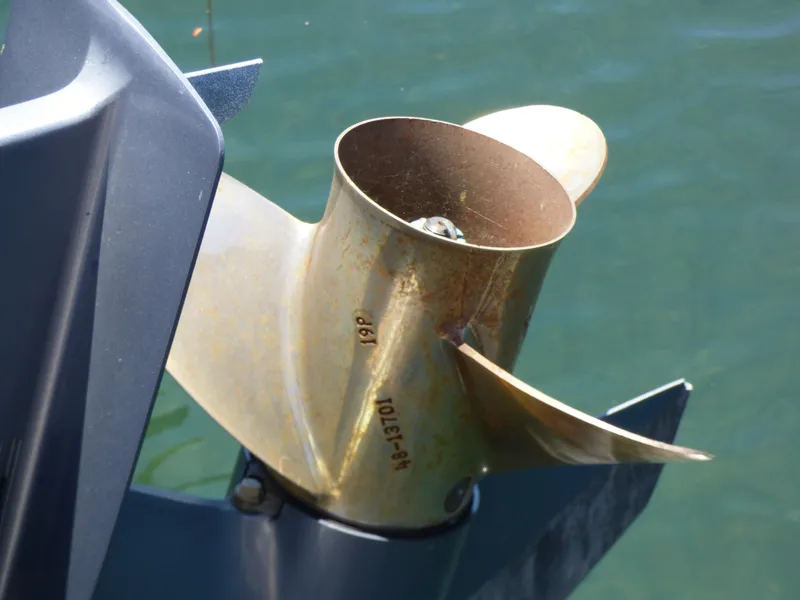 Slide: The Image of Propeller of 2004 Robalo R265 Walkaround boat in water. - 44