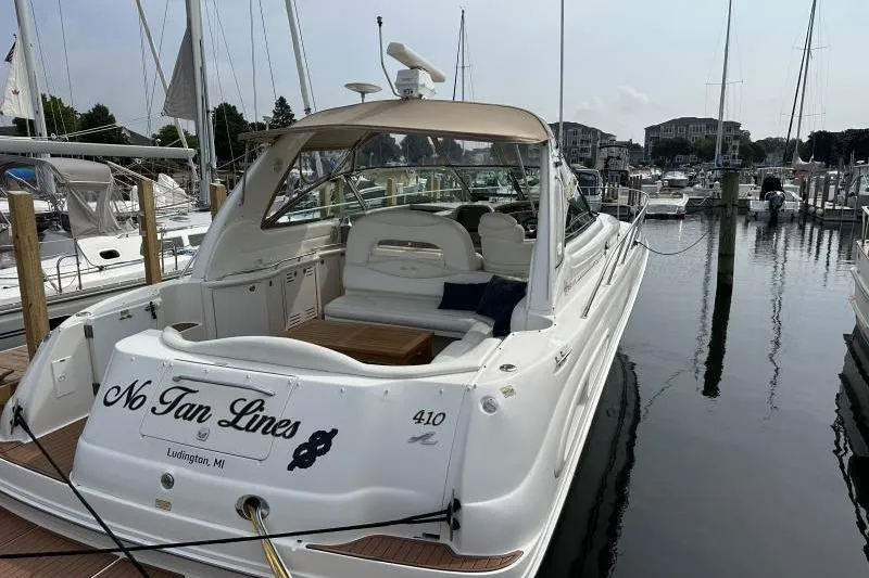 The Image of Sea Ray 410 Sundancer 2000 yacht docked at marina, rear view, Ludington, MI. - 0