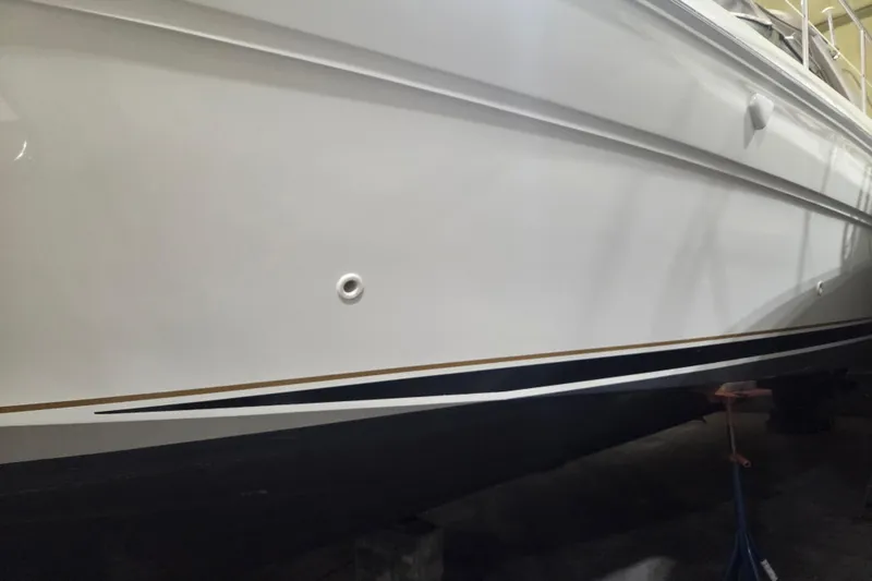 Slide: The Image of 2000 Sea Ray 410 Sundancer boat hull with sleek design and elegant detailing. - 48