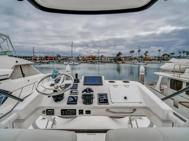 Slide: The Image of Helm of 2015 Everglades 435 Center Console in marina. - 24
