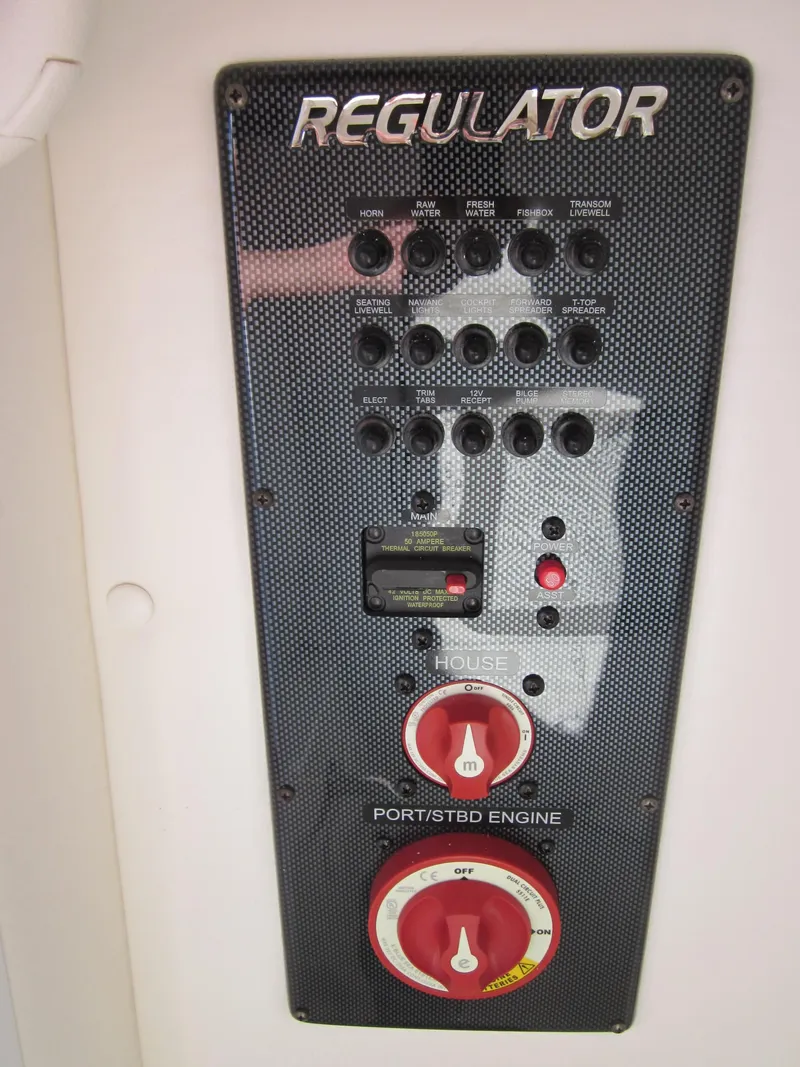 Slide: The Image of Control panel of a 2014 Regulator 25 boat model. - 9