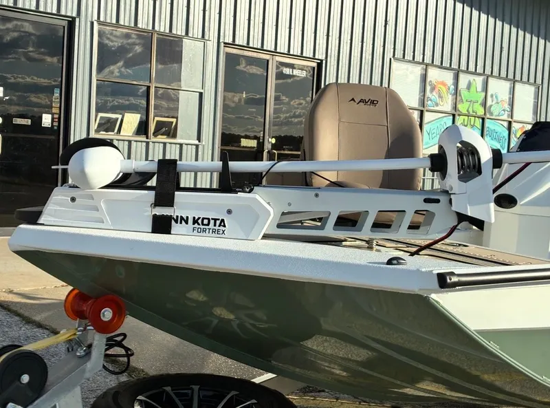 Slide: The Image of Avid 18SC Rogue 2026 - 12