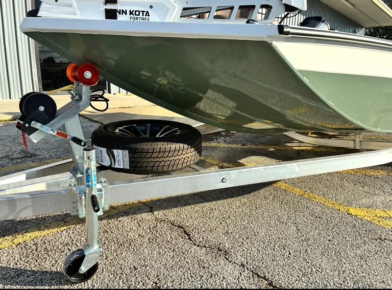 Slide: The Image of Avid 18SC Rogue 2026 - 13