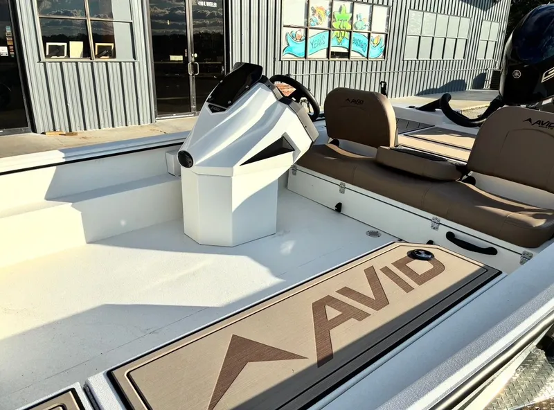 Slide: The Image of Avid 18SC Rogue 2026 - 15