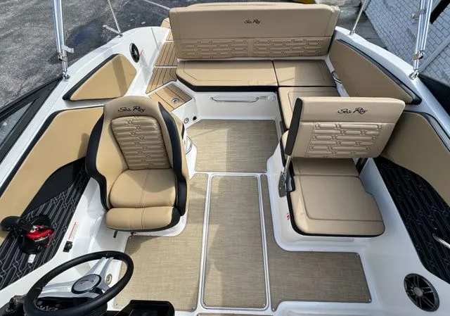 Slide: The Image of Sea Ray SPX 210 2026 - 10