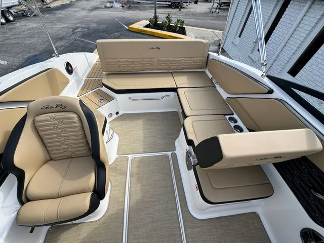 Slide: The Image of Sea Ray SPX 210 2026 - 11