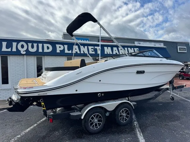 Slide: The Image of Sea Ray SPX 210 2026 - 3