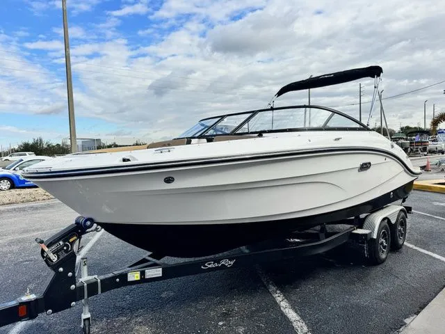 Slide: The Image of Sea Ray SPX 210 2026 - 5