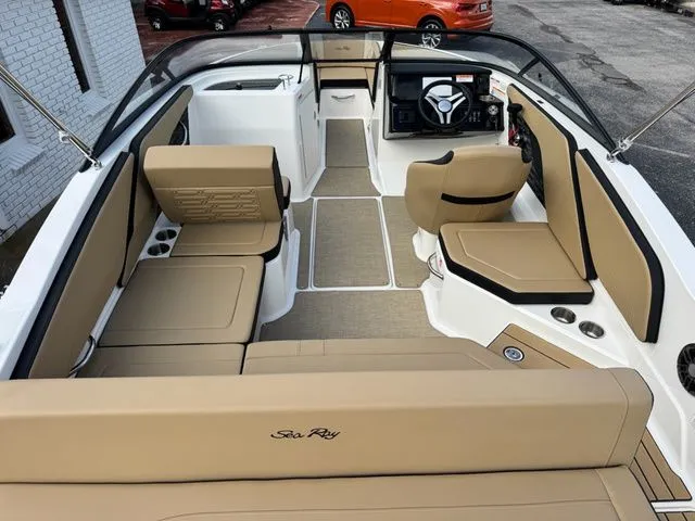 Slide: The Image of Sea Ray SPX 210 2026 - 6