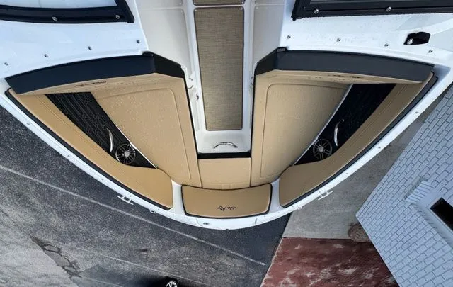 Slide: The Image of Sea Ray SPX 210 2026 - 7