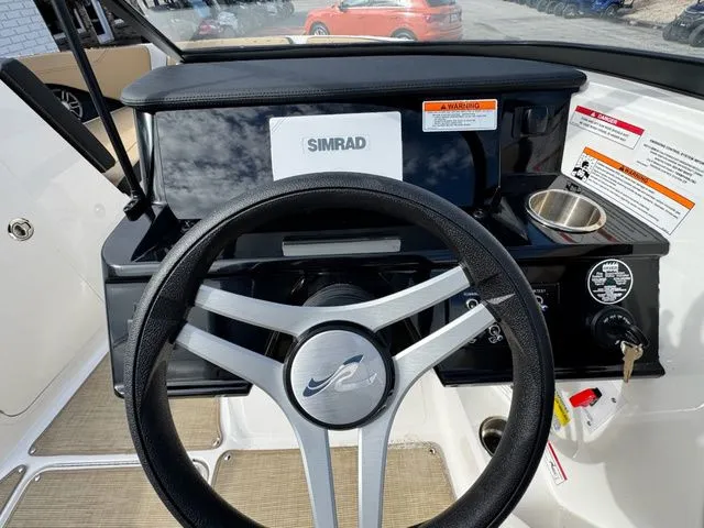 Slide: The Image of Sea Ray SPX 210 2026 - 9