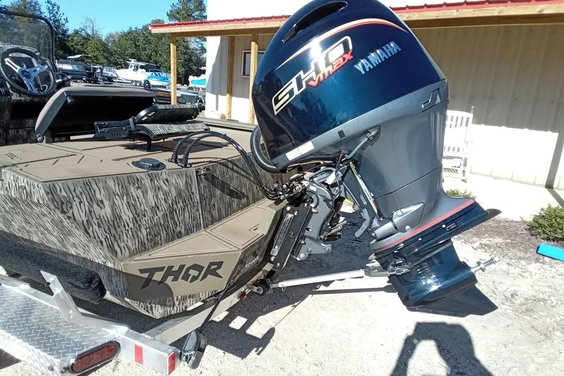 Slide: The Image of 2026 Thor 1900 Lake Hammer boat with Yamaha SHO VMAX outboard motor. - 10