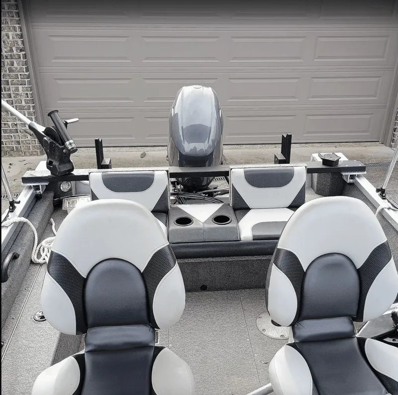 Slide: The Image of Alumacraft Classic 165 2019 - 7