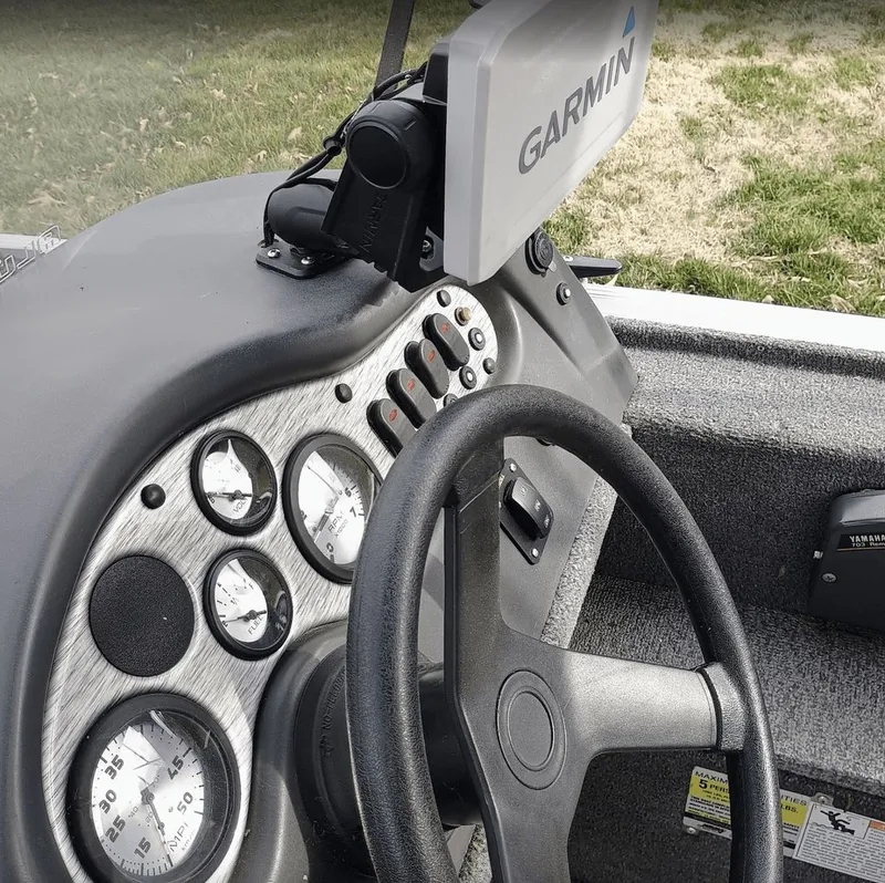 Slide: The Image of Alumacraft Classic 165 2019 - 9