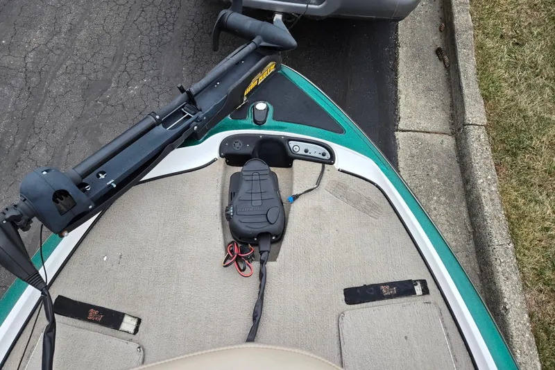 Slide: The Image of 2008 Nitro Z-6 boat deck with trolling motor and foot pedal. - 16