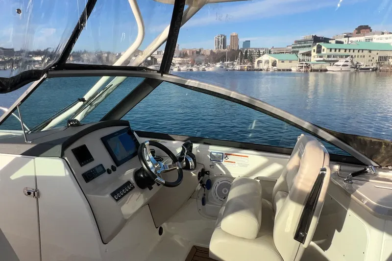 Slide: The Image of 2019 Boston Whaler 270 Vantage boat interior with steering wheel and navigation system. - 19