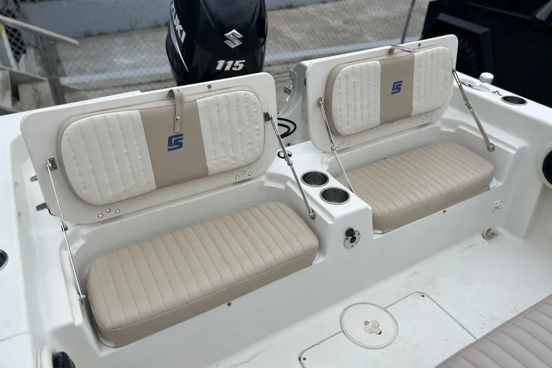 Slide: The Image of 2013 Carolina Skiff 19 Ultra Elite boat seats with Suzuki 115 outboard motor. - 11