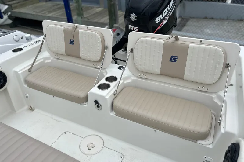 Slide: The Image of 2013 Carolina Skiff 19 Ultra Elite boat seats with Suzuki 115 outboard motor. - 12