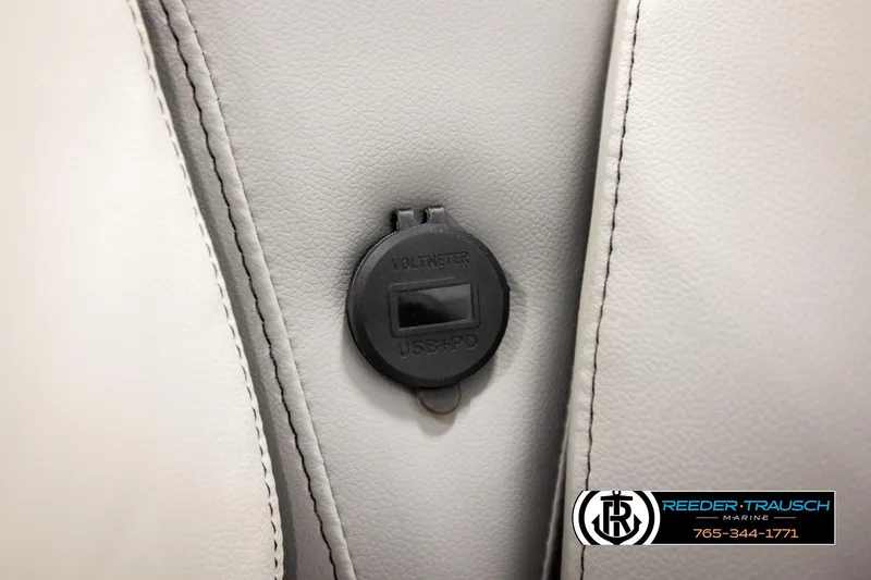 Slide: The Image of USB port on Avalon VEN RF 2026 boat seat, featuring Reeder-Trausch Marine logo. - 45