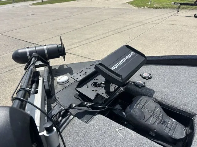 Slide: The Image of Phoenix Bass Boat 921 Elite 2021 - 11