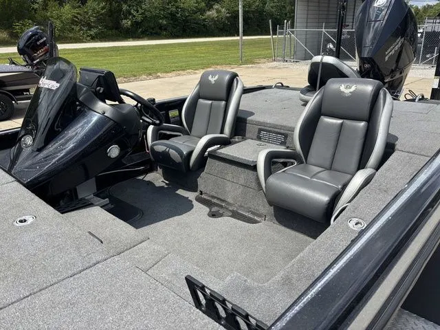 Slide: The Image of Phoenix Bass Boat 921 Elite 2021 - 12