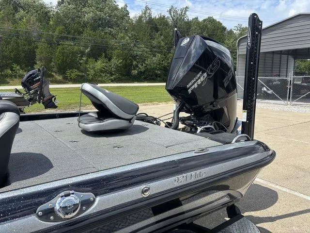 Slide: The Image of Phoenix Bass Boat 921 Elite 2021 - 13