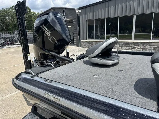 Slide: The Image of Phoenix Bass Boat 921 Elite 2021 - 5