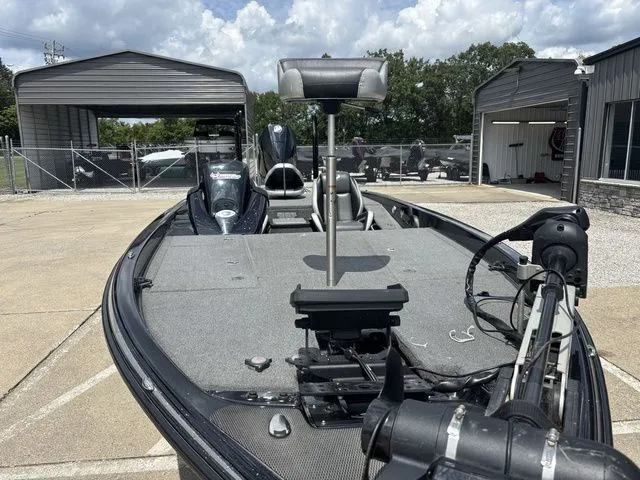 Slide: The Image of Phoenix Bass Boat 921 Elite 2021 - 9