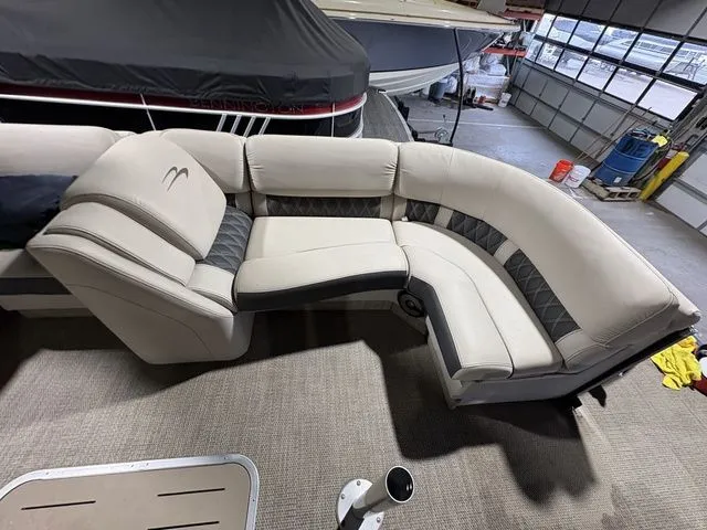 Slide: The Image of Bennington 27 QXSBAX2 2020 - 10