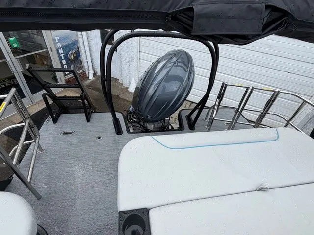 Slide: The Image of Godfrey Sweetwater 2286 SFL Tritoon - Yamaha 150 2026 - 12