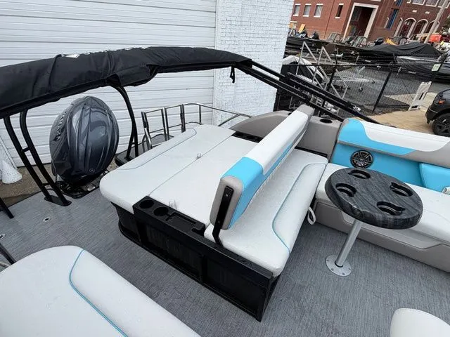 Slide: The Image of Godfrey Sweetwater 2286 SFL Tritoon - Yamaha 150 2026 - 7