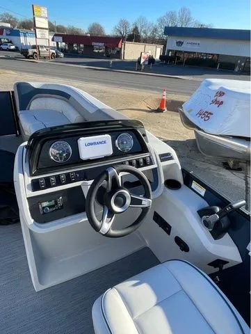 Slide: The Image of Godfrey Sweetwater 2286 SFL Tritoon - Yamaha 150 2026 - 6