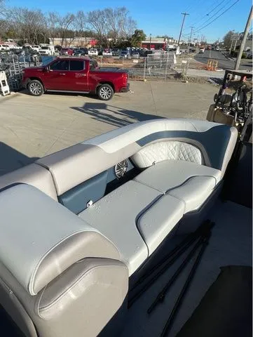 Slide: The Image of Godfrey Sweetwater 2286 SFL Tritoon - Yamaha 150 2026 - 7