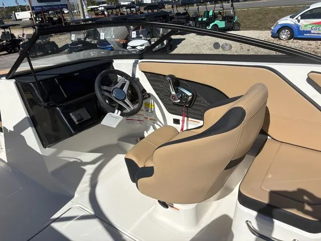 Slide: The Image of Sea Ray SPX 210 Outboard 2026 - 11