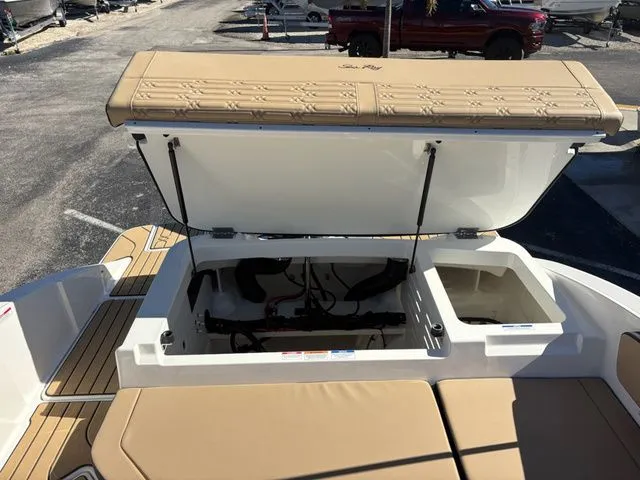 Slide: The Image of Sea Ray SPX 210 Outboard 2026 - 17